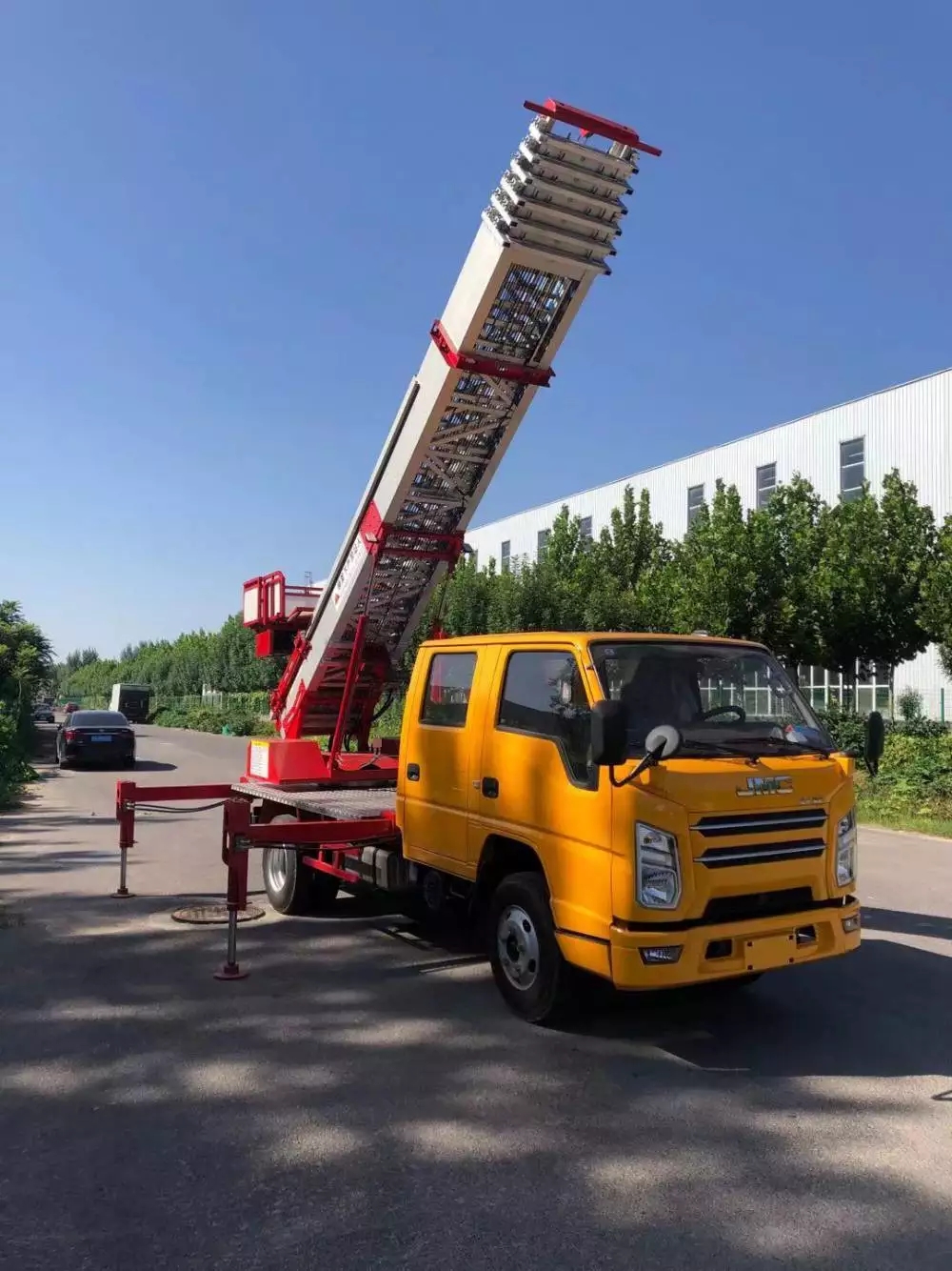 江口附近的云梯车出租服务：轻松解决高空作业需求